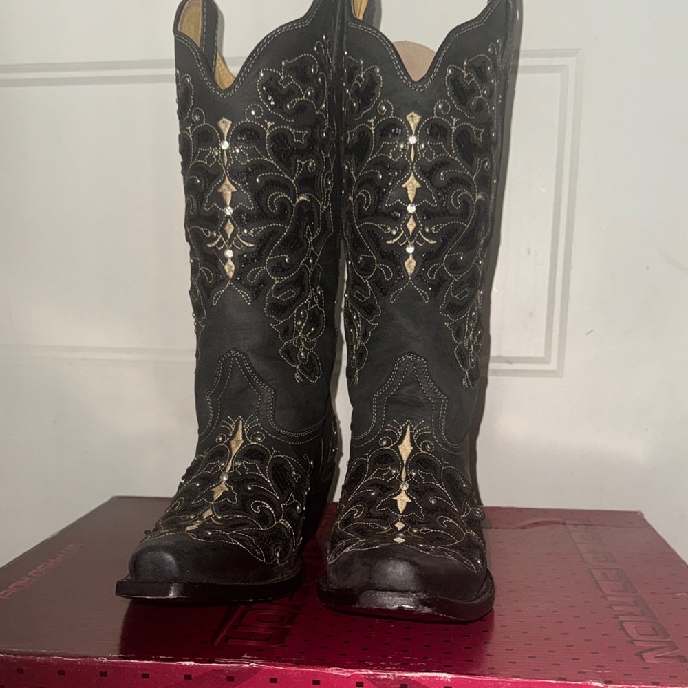 Cherokee Black Heeled Boots with Embroidery
